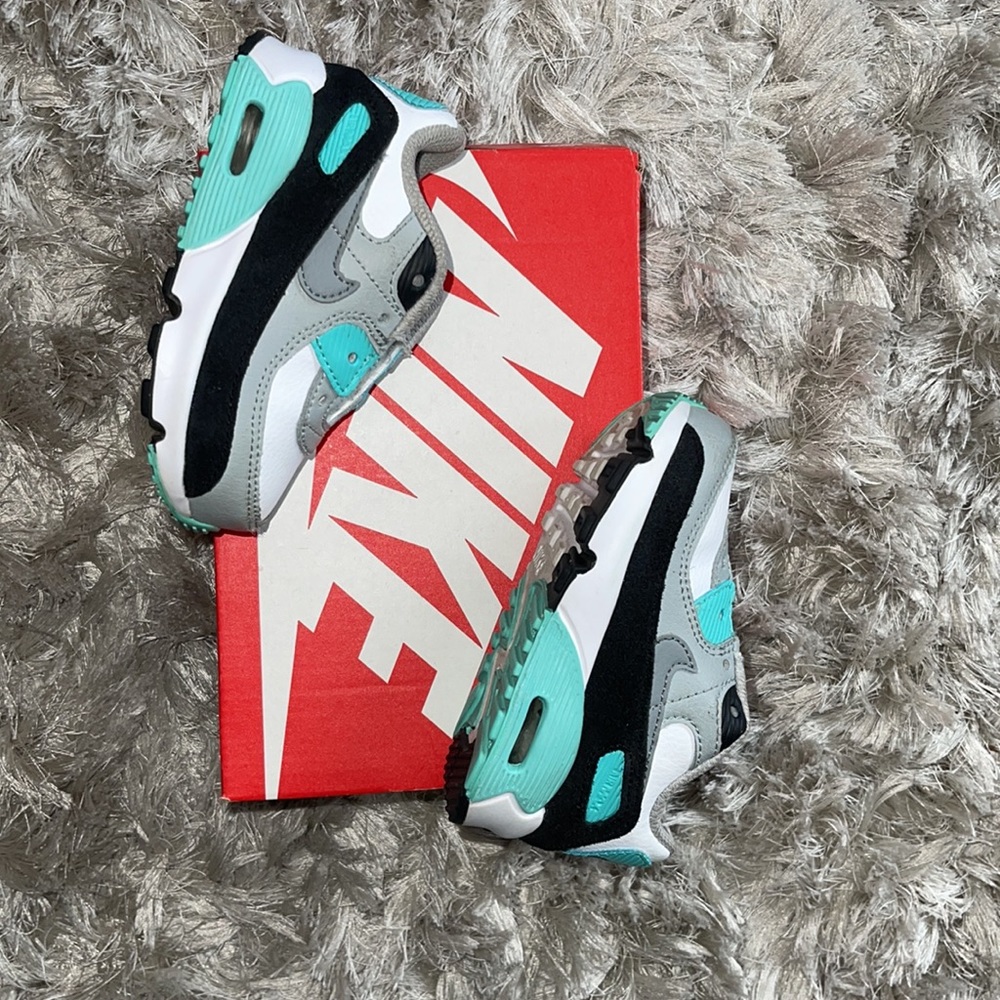Boy’s Nike AirMax 90 Size 5